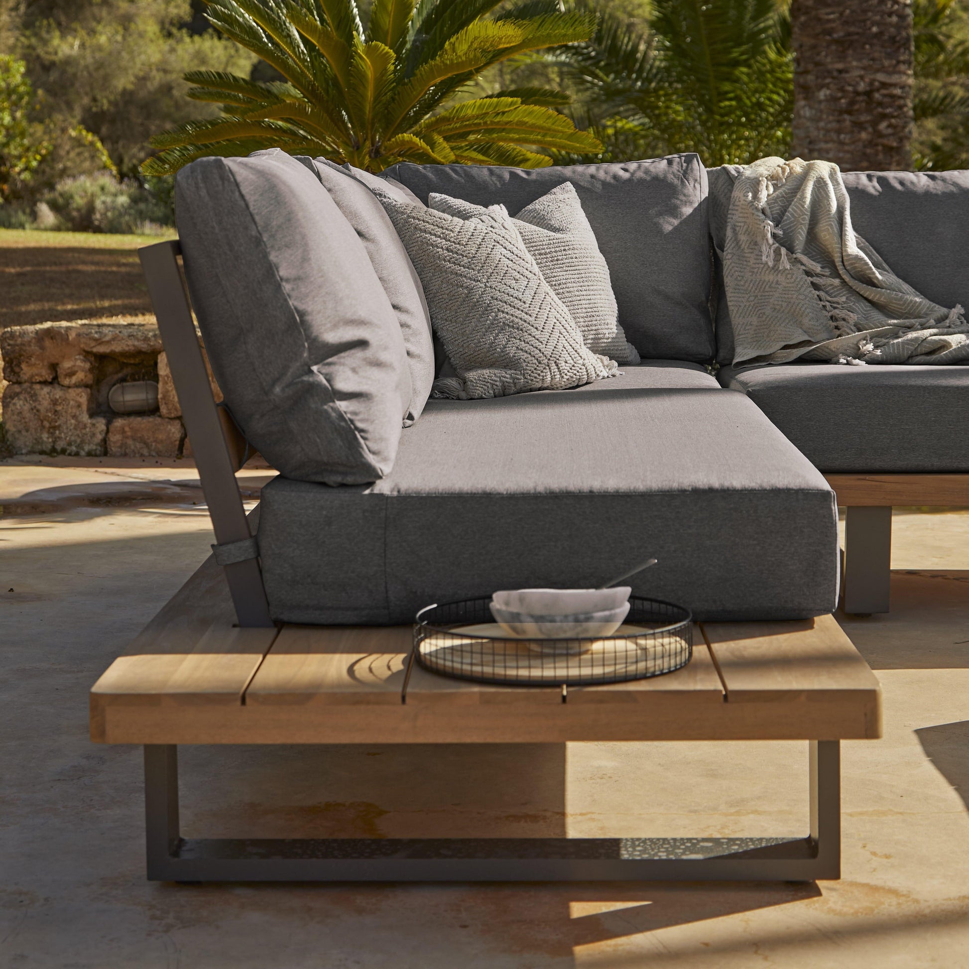 Shiva Lounge Set with Cream LED Premium Parasol - Grey - Laura James